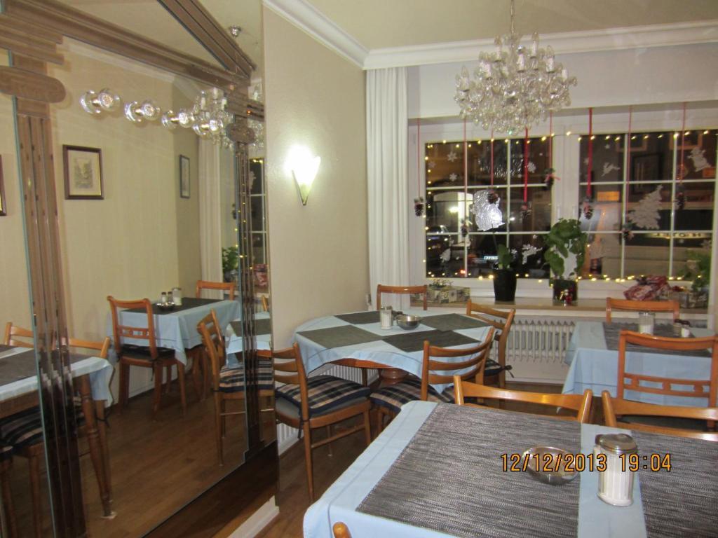 Altstadt Hotel Rheinblick Дюссельдорф Экстерьер фото